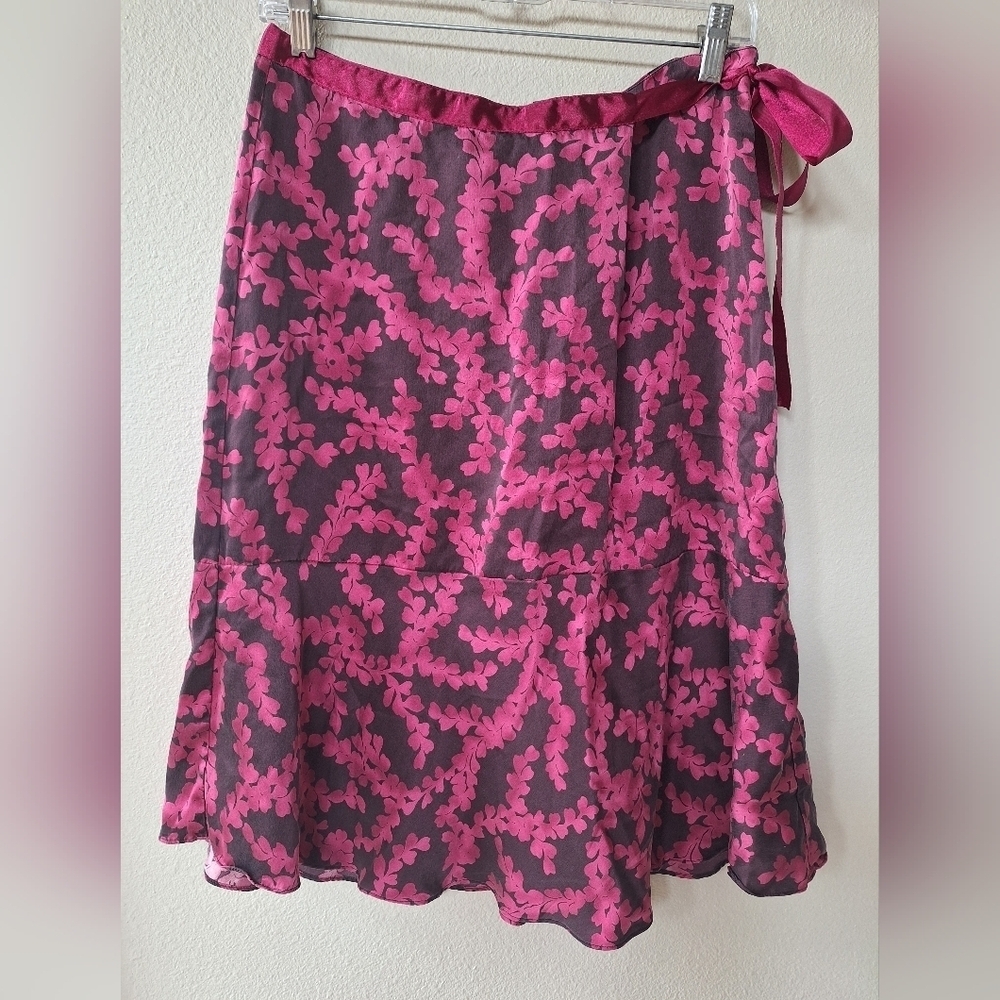 New York & Company 100% Silk Fushia Knee-length Floral Skirt Womens Size 10